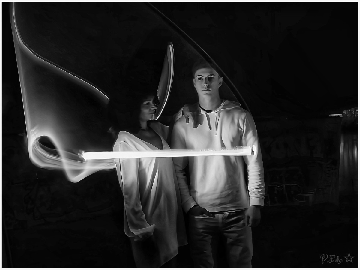 Lors de la sortie : Lightpainting au mois de Novembre 2025, et, où je suis réellement sortie de ma zone de confort et où je me suis essayée à un style de photos tout à fait innovant pour moi