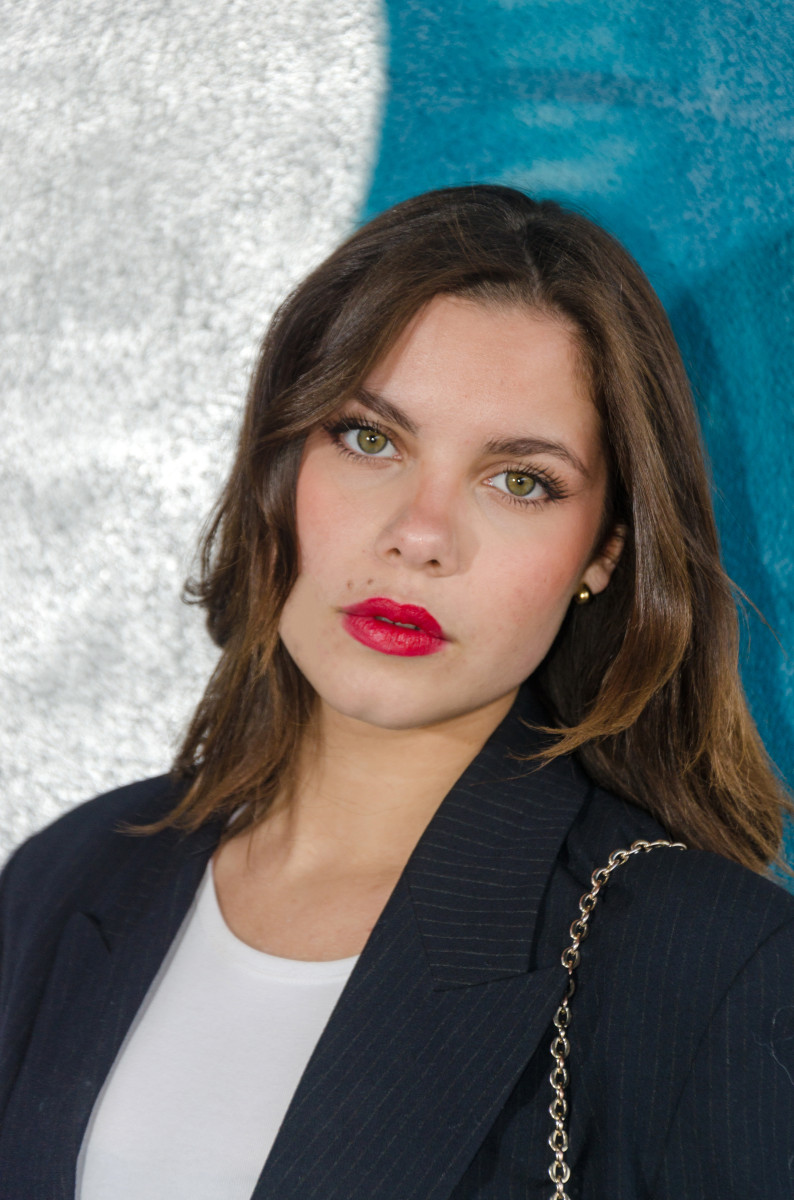 1ère série solo après 5 ans  sans faire de photo., grâce aux encouragements de Nico suite à mon cours. Cette démarche s'inscrit dans mon projet de photothérapie, outil que je souhaite développer dans ma pratique de naturopathe. Nikon D7000 (APSC), Photo 1 et 2 28/105 + flash cobra déporté et photo 3 50 mm.