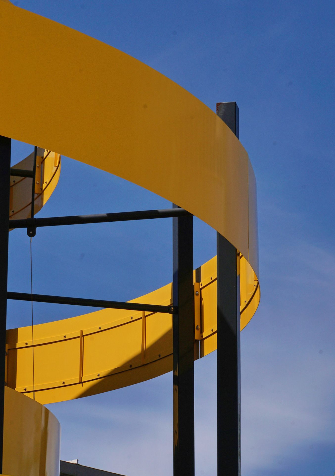 une première série des photos prises lors de la sortie architecture à la manière de Jack Fleming.  Merci @Kaito et @Joris_Dubosc . J'ai découvert le roof top du parking de Halles, une belle surprise.