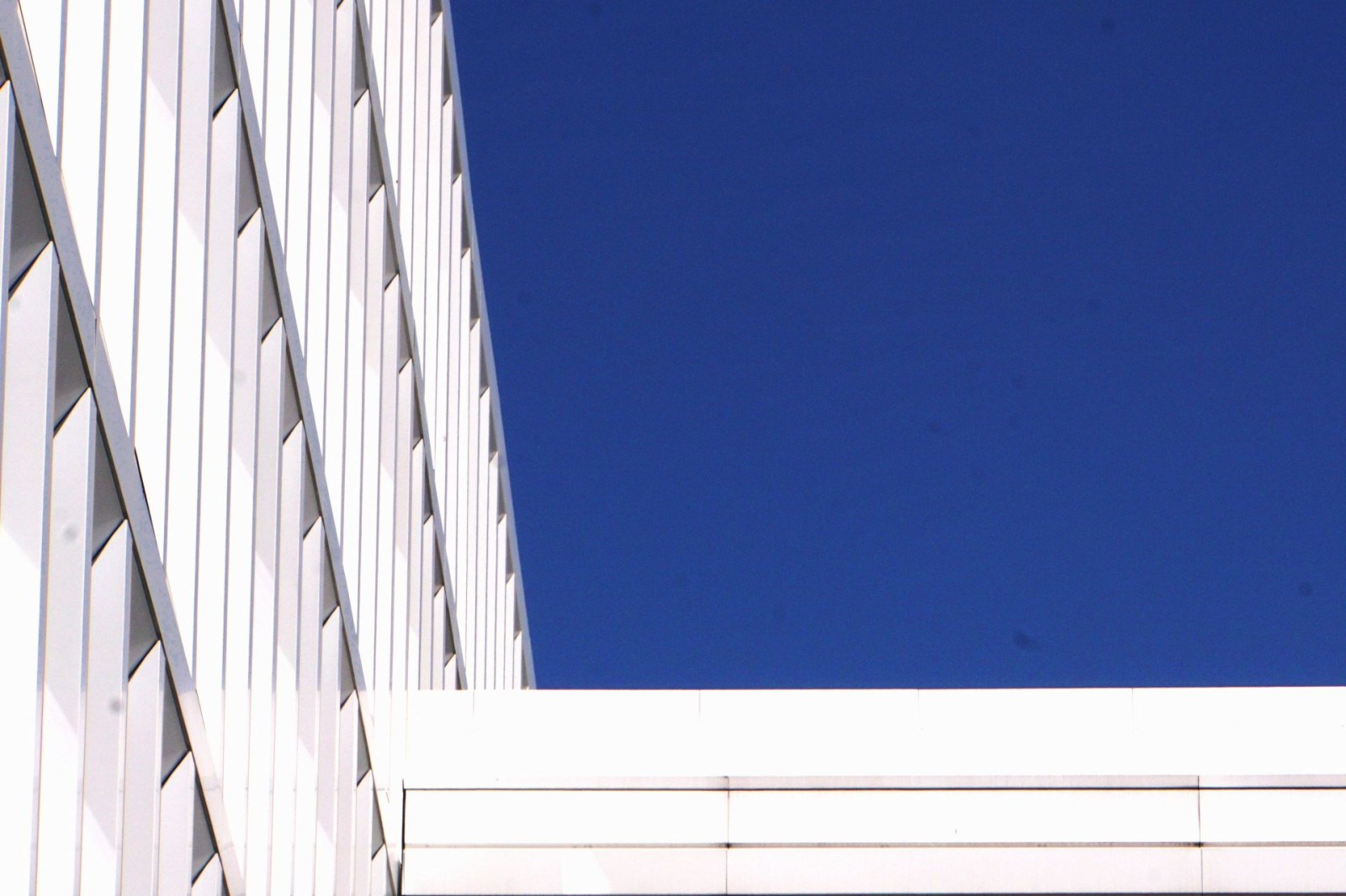 une première série des photos prises lors de la sortie architecture à la manière de Jack Fleming.  Merci @Kaito et @Joris_Dubosc . J'ai découvert le roof top du parking de Halles, une belle surprise.
