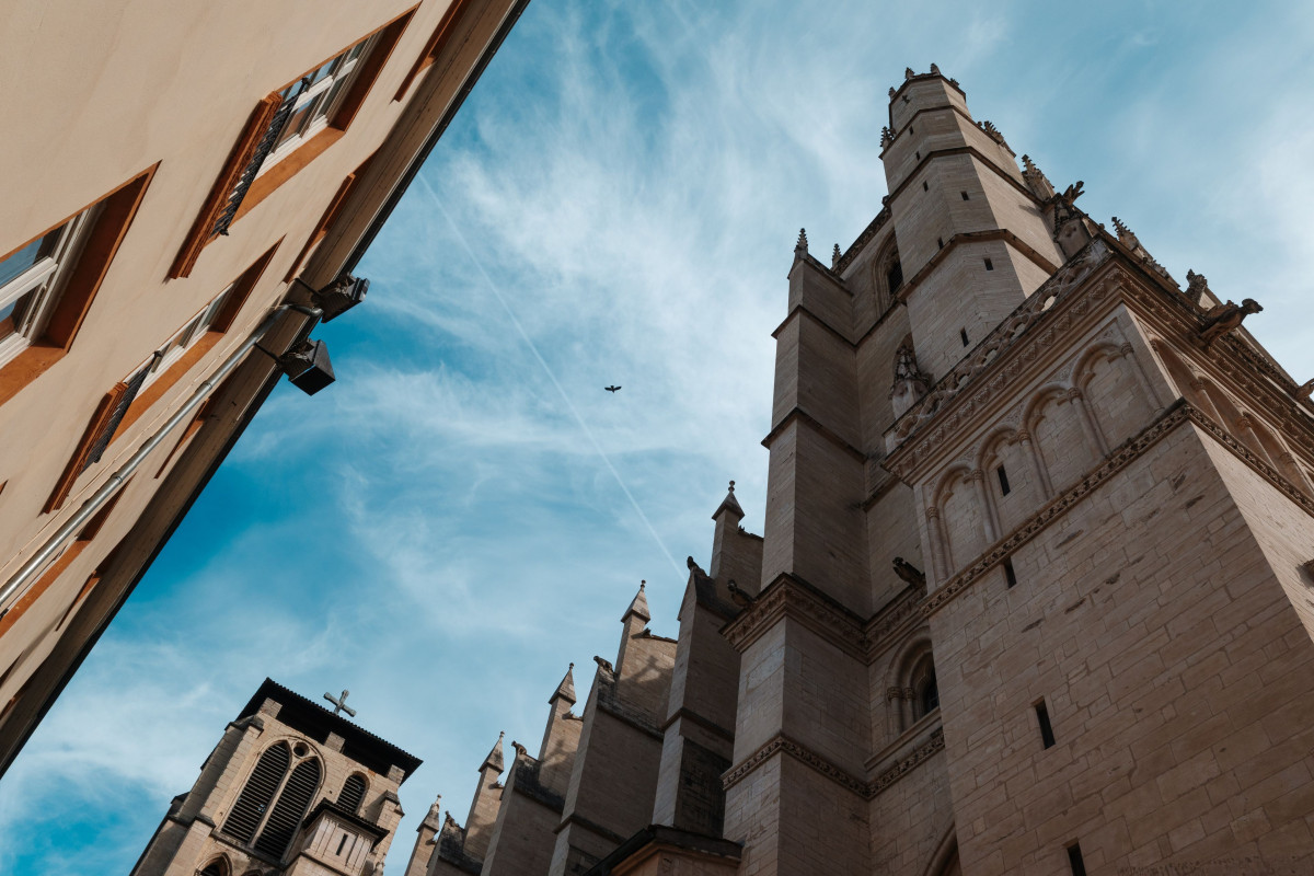 Bonjour à tous,

Balade d'architecture et de street Winograndienne et travail sur ma signature photographique.

Bon dimanche :).