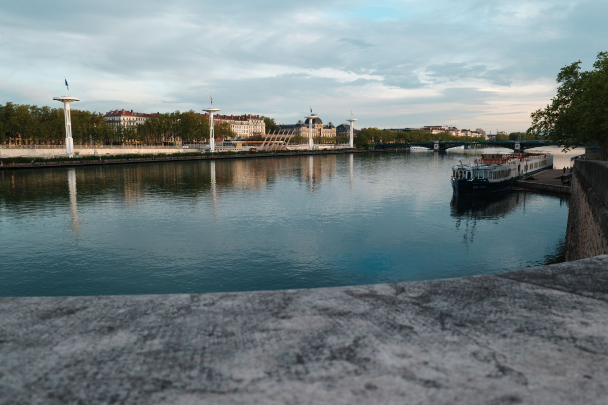 Bonjour à tous,

Balade d'architecture et de street Winograndienne et travail sur ma signature photographique.

Bon dimanche :).