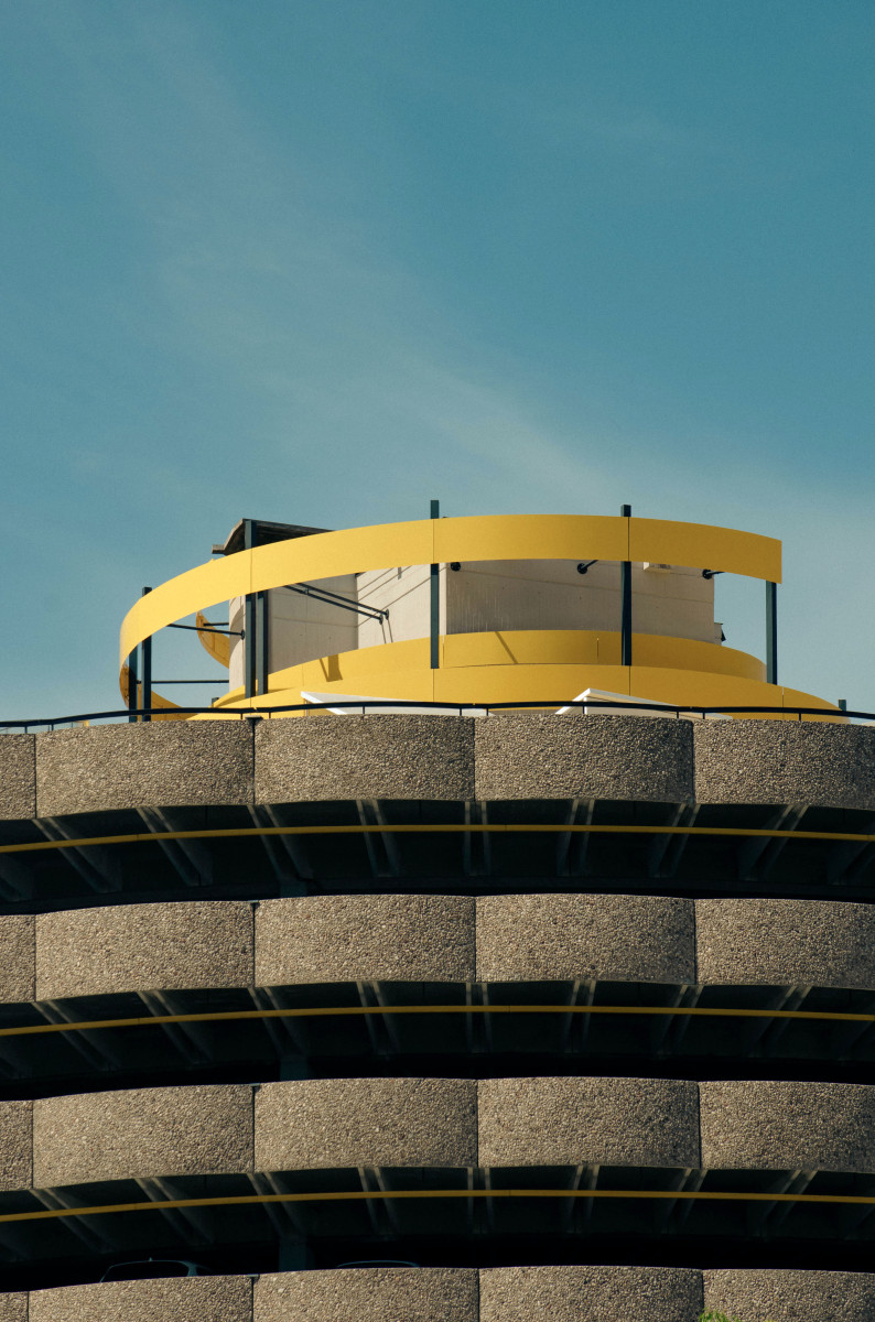 Hello, je tente un parti pris  colorimétrique.....  Merci à toute l'équipe ! Bon dimanche à tous.