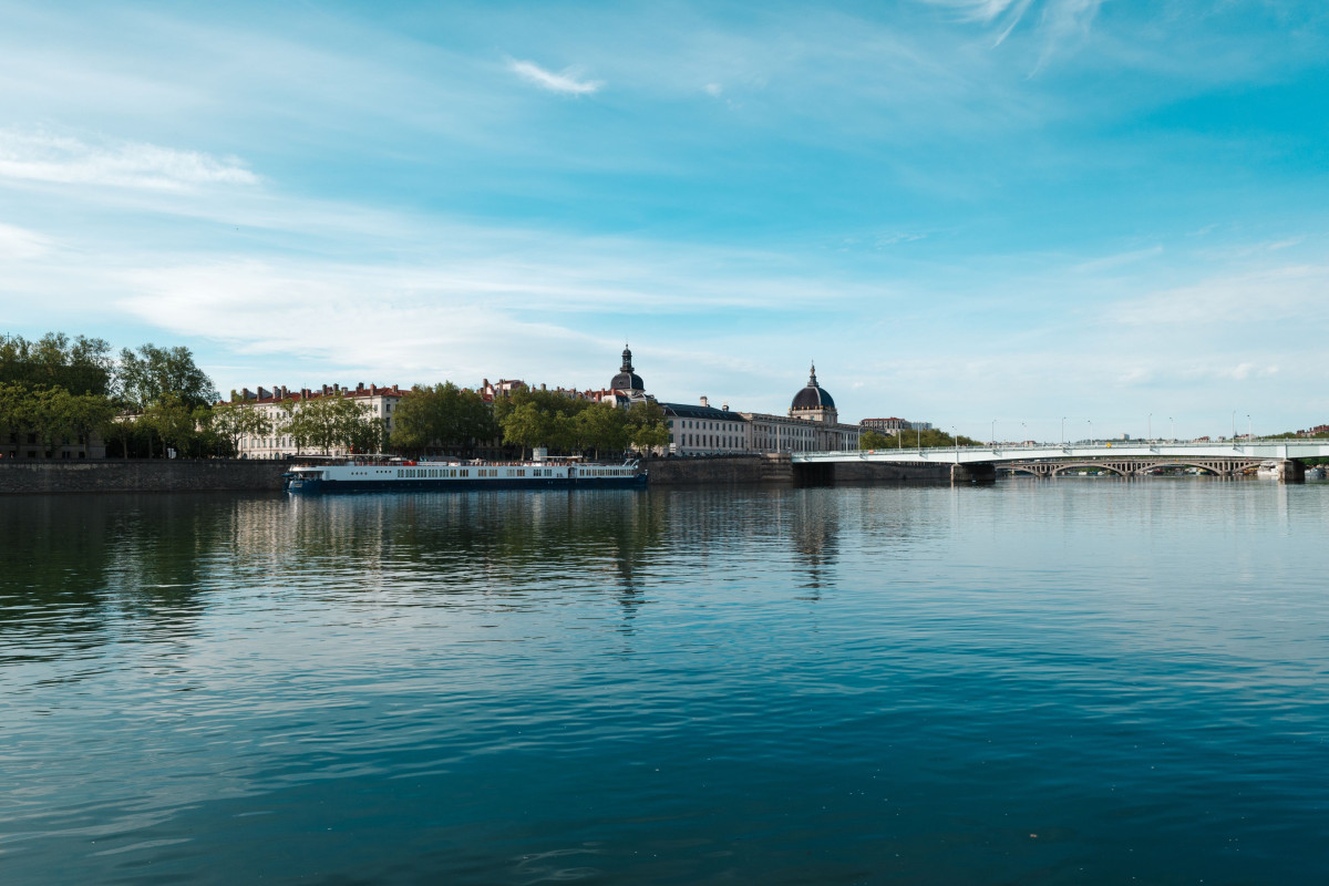 Bonjour à tous,

Balade d'architecture et de street Winograndienne et travail sur ma signature photographique.

Bon dimanche :).