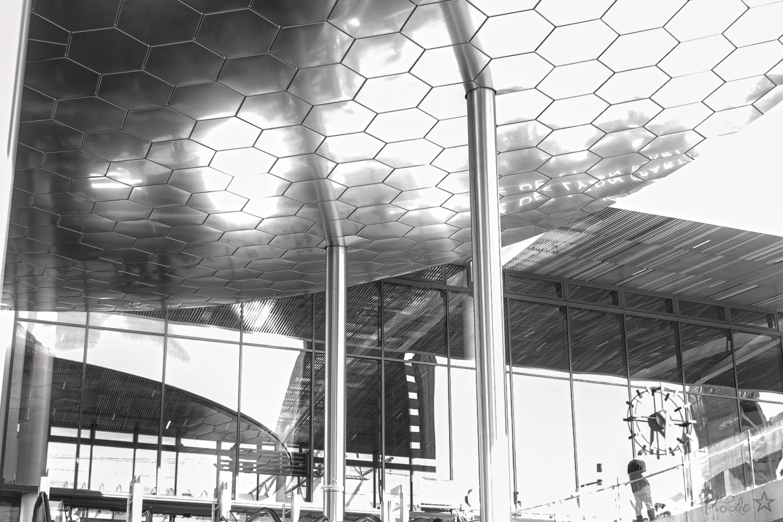 Sortie architecture 1ere partie, sous un superbe soleil .
J’ai réellement passé un excellent moment partagé avec vous tous, je sais si j’ai réellement été dans le thème  ..
Mais en tout cas, je me suis bien éclatée 
Merci à Joris et Kaïto pour cette organisation