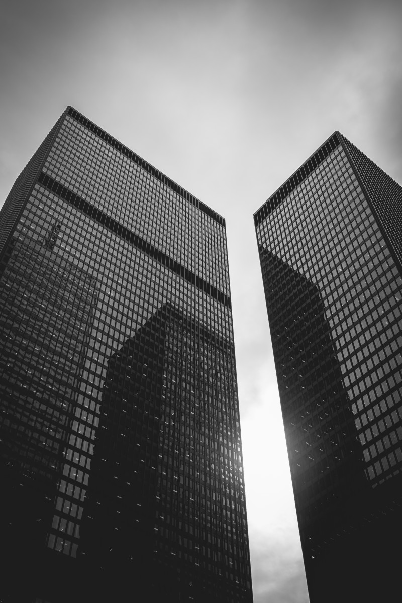 Je n'ai malheureusement pas pu participer à la sortie photo autour du thème de Jack Fleming mais je vous propose une petite série de photo dans le thème (je l'espère).
Prises de vues faites à Paris et au Canada.

Toutes les photos ont été prises avec un Sony A7 III et un objectif Samyang 24-70 f/2.8 !