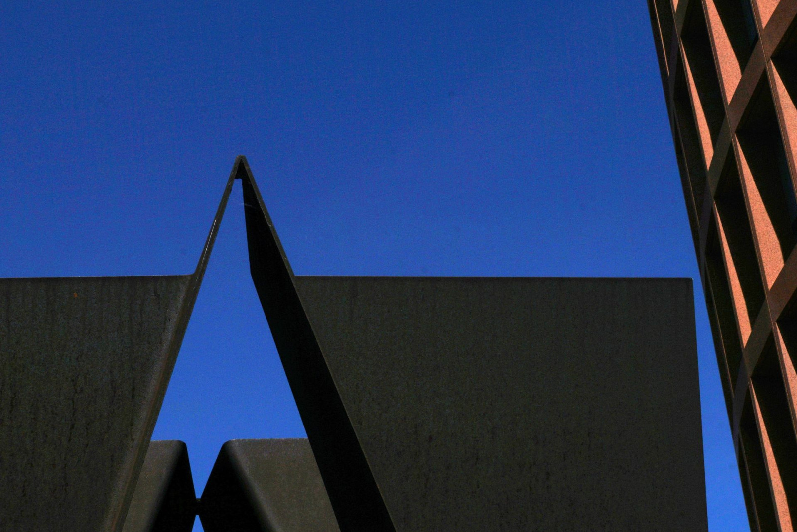 une première série des photos prises lors de la sortie architecture à la manière de Jack Fleming.  Merci @Kaito et @Joris_Dubosc . J'ai découvert le roof top du parking de Halles, une belle surprise.