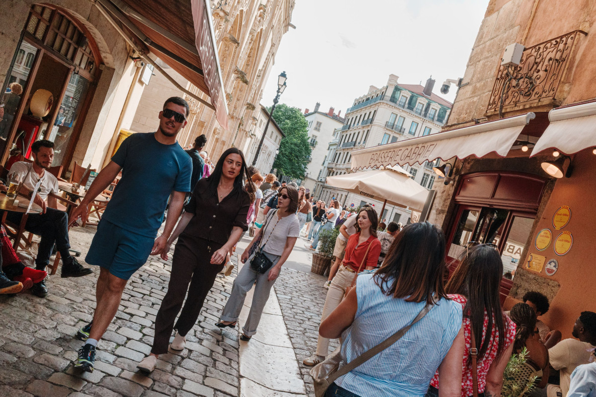 Bonjour à tous,

Balade d'architecture et de street Winograndienne et travail sur ma signature photographique.

Bon dimanche :).