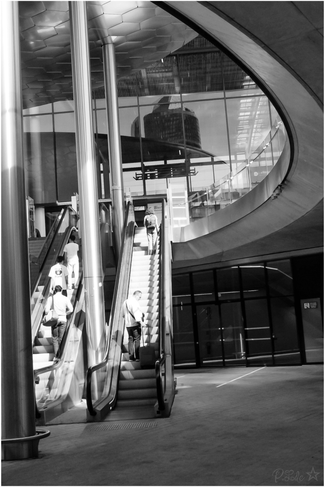 Sortie architecture 1ere partie, sous un superbe soleil .
J’ai réellement passé un excellent moment partagé avec vous tous, je sais si j’ai réellement été dans le thème  ..
Mais en tout cas, je me suis bien éclatée 
Merci à Joris et Kaïto pour cette organisation