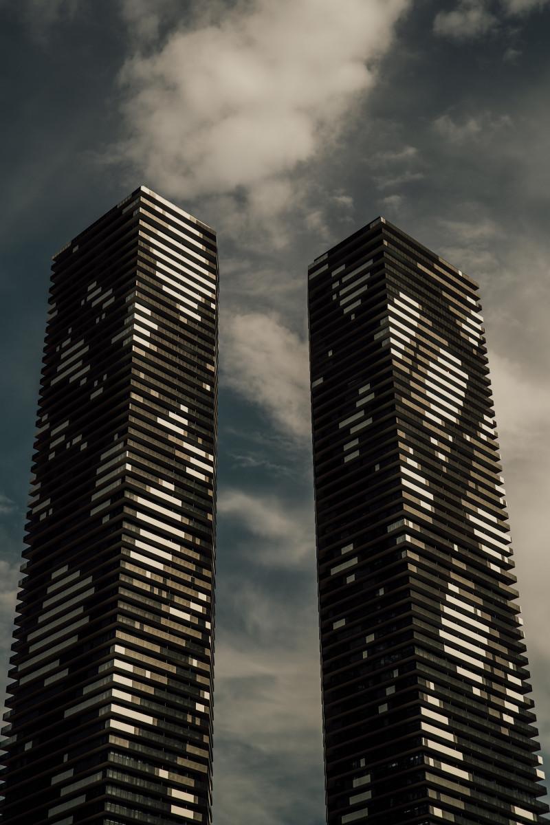 Je n'ai malheureusement pas pu participer à la sortie photo autour du thème de Jack Fleming mais je vous propose une petite série de photo dans le thème (je l'espère).
Prises de vues faites à Paris et au Canada.

Toutes les photos ont été prises avec un Sony A7 III et un objectif Samyang 24-70 f/2.8 !