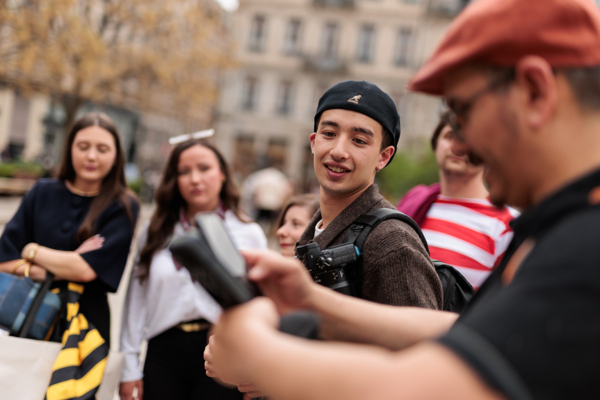 Sortie portraits de rue "Où est Charlie ?"

Très belle sortie photo, pleine de bons moments !
Merci @nicolasnavrot et @Kaito pour l'organisation.