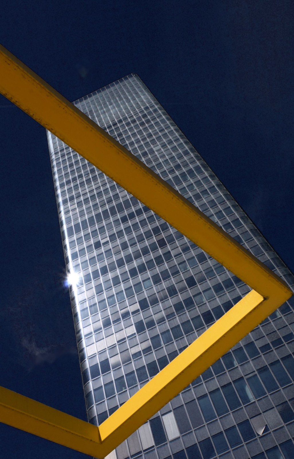 une première série des photos prises lors de la sortie architecture à la manière de Jack Fleming.  Merci @Kaito et @Joris_Dubosc . J'ai découvert le roof top du parking de Halles, une belle surprise.