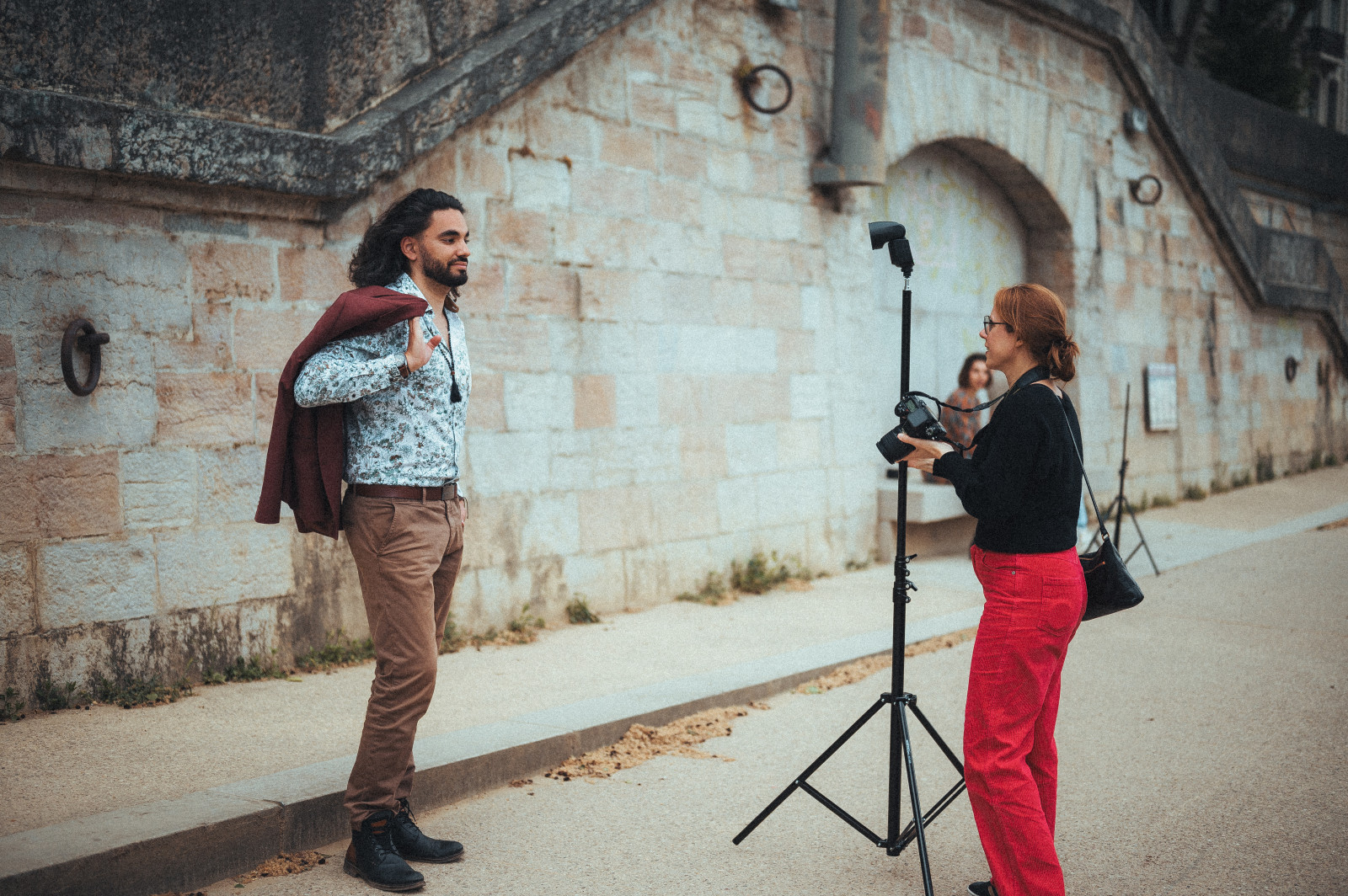 Merci à tous les participants et modèles du cours « Apprivoiser l'éclairage Rembrandt ». 😁
J'espère que vous repartez avec les notions nécessaires pour créer vos propres portraits dans cette approche ! 📸
