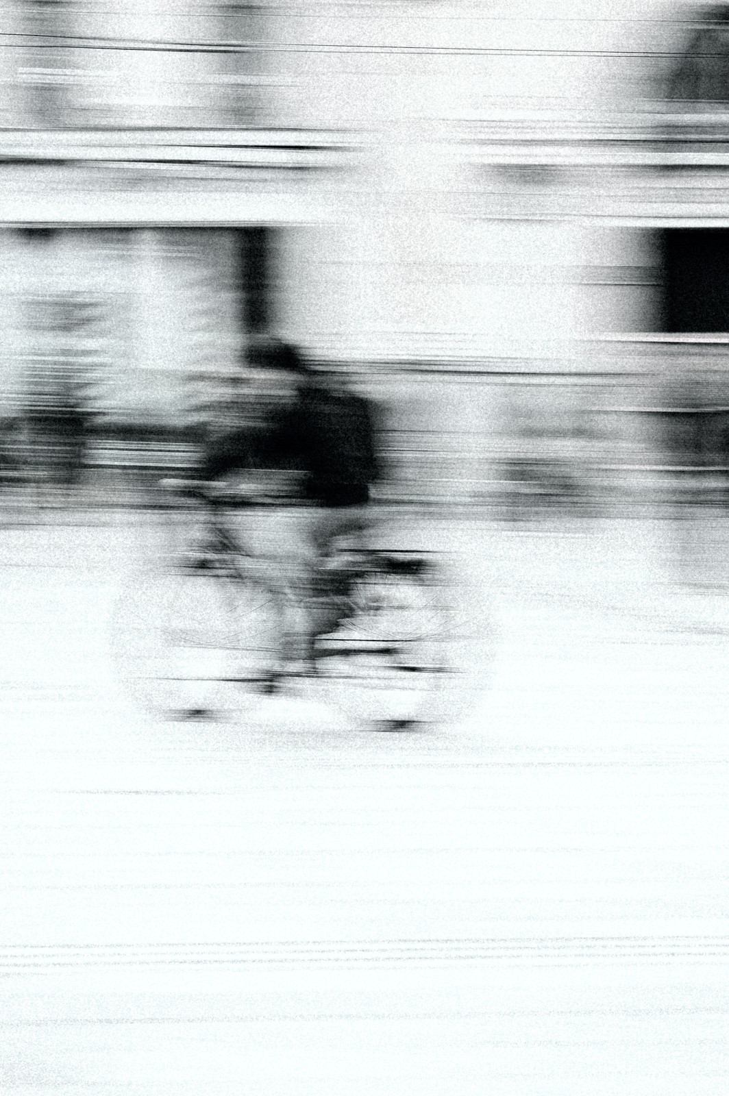 Merci à tous les participants de la sortie "Street photo chasseur/pêcheur" ! 

J'ai passé un super moment avec vous 📸

Voici ma série en mode chasseur de cyclistes, j'ai décidé d'inclure intentionnellement du mouvement dans mes images pour représenter cette approche active de la street photo. 

Hâte de voir vos réalisations !