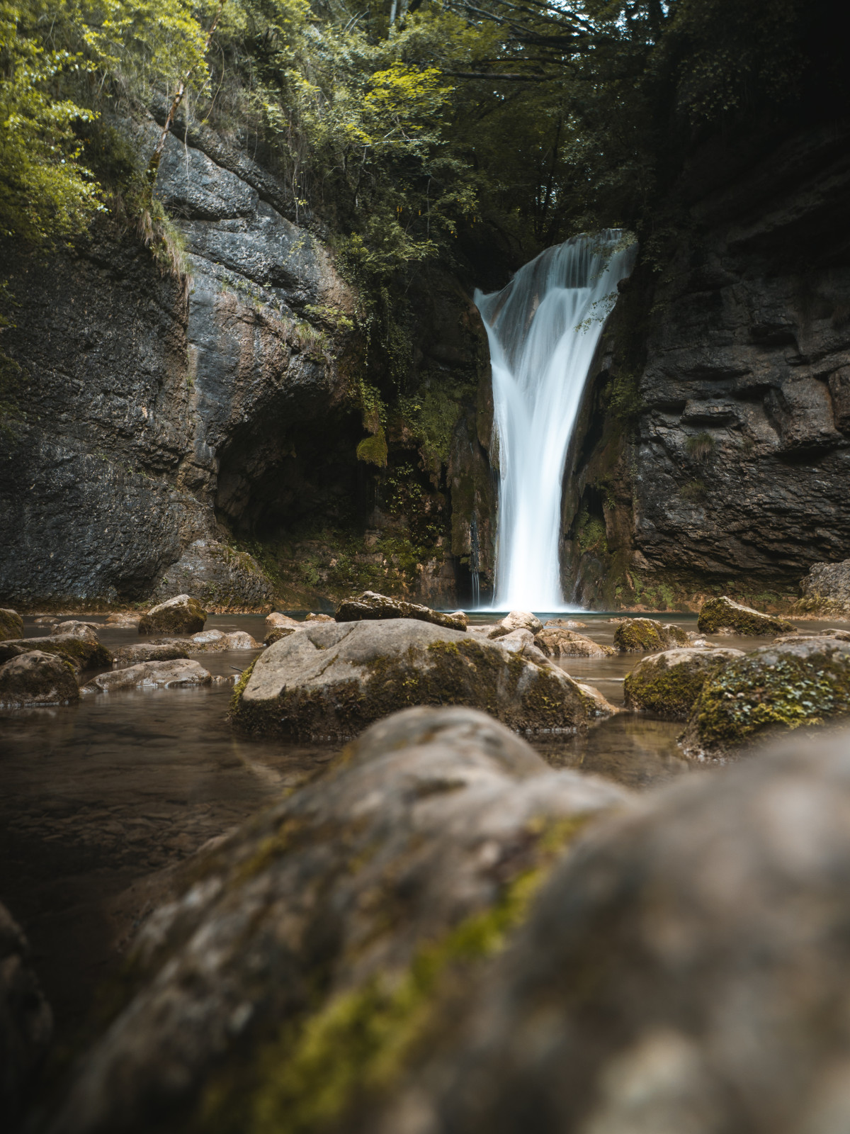 📸 Cascade de la Brive - Ain 
Spot accessible via un itinéraire d'environ 10km et 400m de dénivelé,  à seulement 1h15 de Lyon !