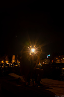 C'était pas très malin de ma part de faire une sortie photo au flash sans apporter de flash.... Merci de m'avoir prêté quelques instants un flash afin de découvrir ce nouvel univers. En principe j'ai pu réussir quelques Rembrandt mais il faudra encore pas mal s'exercer et peut être acheter un flash a l'avenir ;) . Merci à Kaïto qui a su être patient et me redonner les bons conseils quand j'étais perdu ! Merci aux modèles pour leur patience et, pour ce que j'en ai vu, leur bonne volonté à tester des postures acrobatiques :)