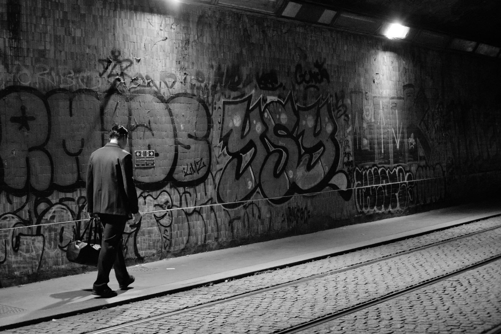 Sous Perrache, des lumières, un passage, une ambiance !