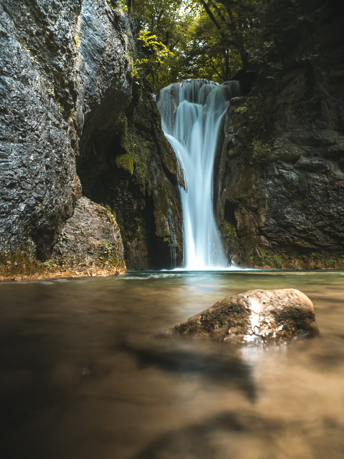 📸 Cascade de la Brive - Ain 
Spot accessible via un itinéraire d'environ 10km et 400m de dénivelé,  à seulement 1h15 de Lyon !