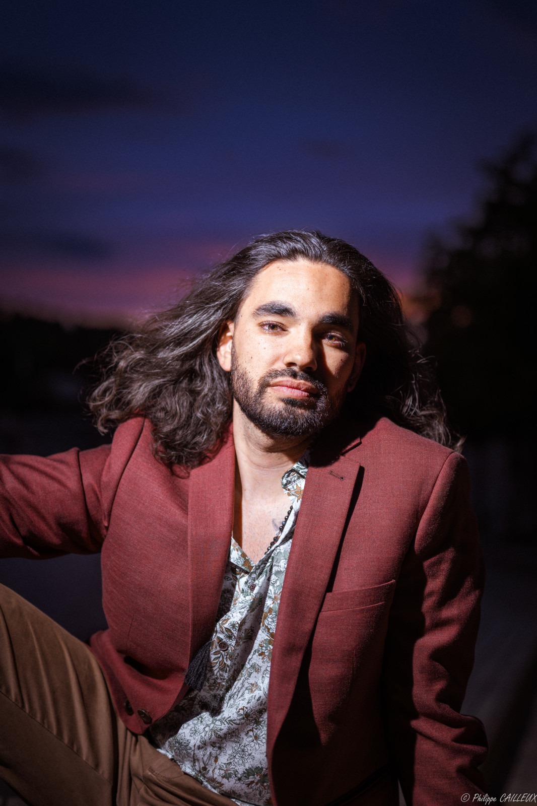 C'était pas très malin de ma part de faire une sortie photo au flash sans apporter de flash.... Merci de m'avoir prêté quelques instants un flash afin de découvrir ce nouvel univers. En principe j'ai pu réussir quelques Rembrandt mais il faudra encore pas mal s'exercer et peut être acheter un flash a l'avenir ;) . Merci à Kaïto qui a su être patient et me redonner les bons conseils quand j'étais perdu ! Merci aux modèles pour leur patience et, pour ce que j'en ai vu, leur bonne volonté à tester des postures acrobatiques :)