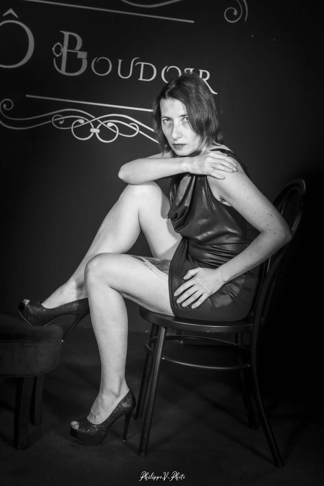 Séance photo duo féminin, en attendant que le deuxième modèle se prépare