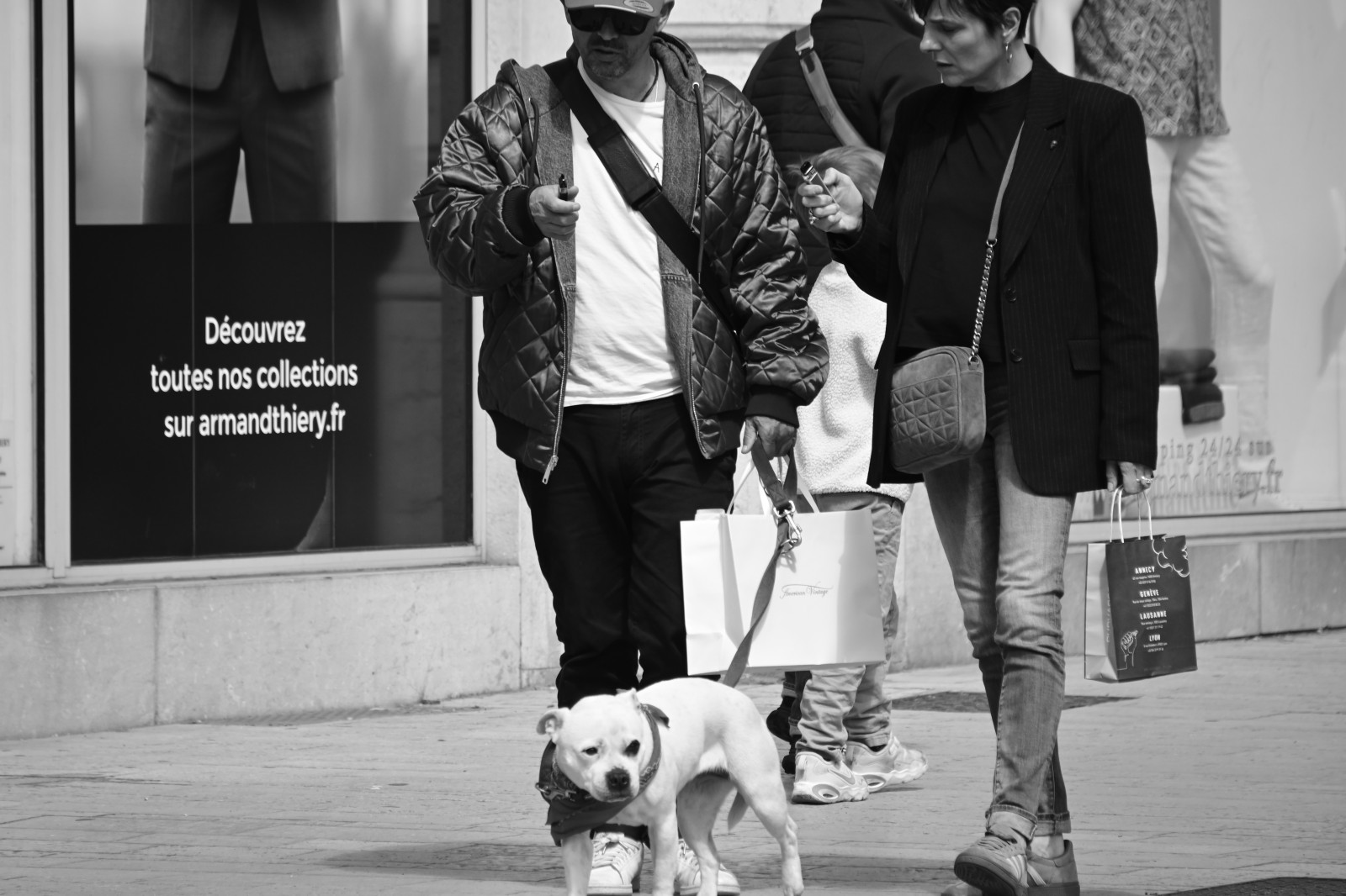 Merci encore LSP! Pour cette sortie… voilà le résultat de mes créations lors de la sortie aujourd’hui 16 mai… Quelques photos de rue, de gens dans Lyon sous le thème de chasseur/pecheur…. Et bien j’ai moins de patience que je pensais du coup je dirais que je suis plus chasseuse!