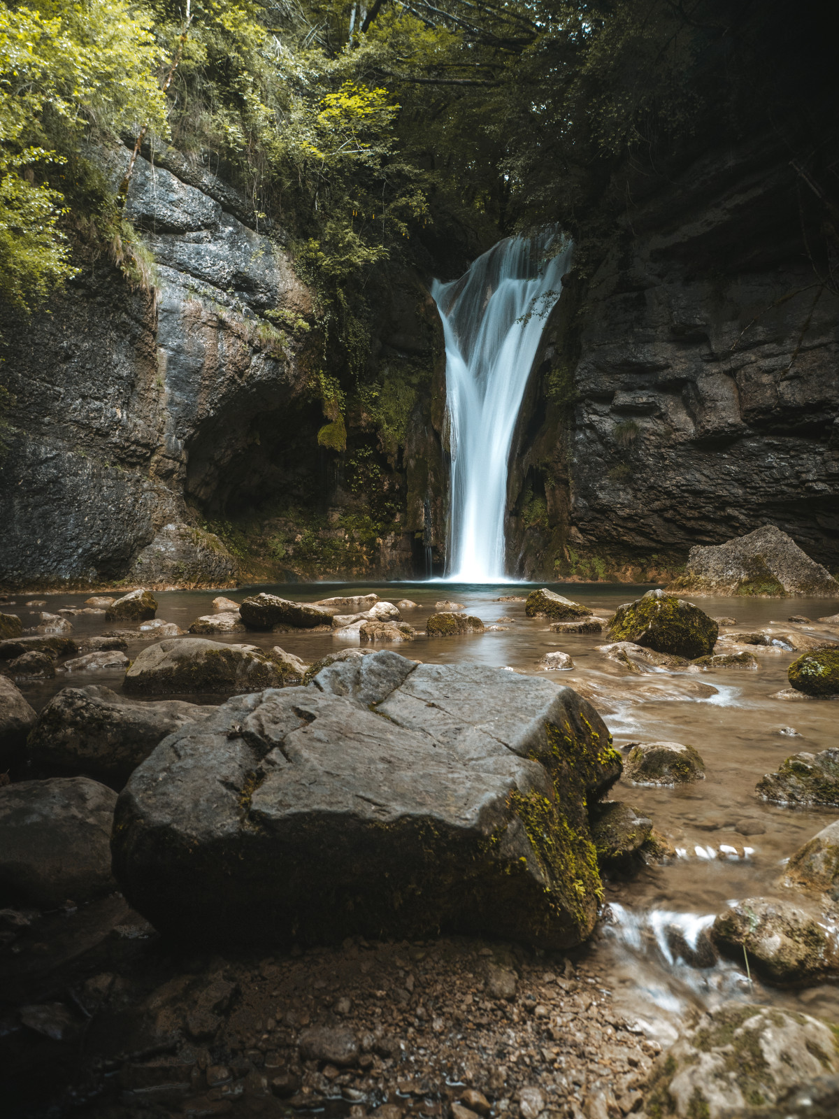 📸 Cascade de la Brive - Ain 
Spot accessible via un itinéraire d'environ 10km et 400m de dénivelé,  à seulement 1h15 de Lyon !