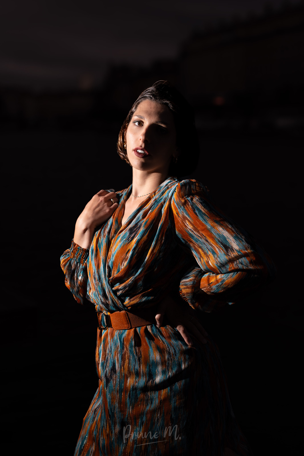 Dernière série avec @beny.model - merci encore pour tes superbes poses 💁‍♀️

(J'ai pris le parti de pousser à fond la sous exposition de l'arrière plan pour rappeler les portraits en studio, mais... des fois j'aime bien et des fois j'aime pas xD)
