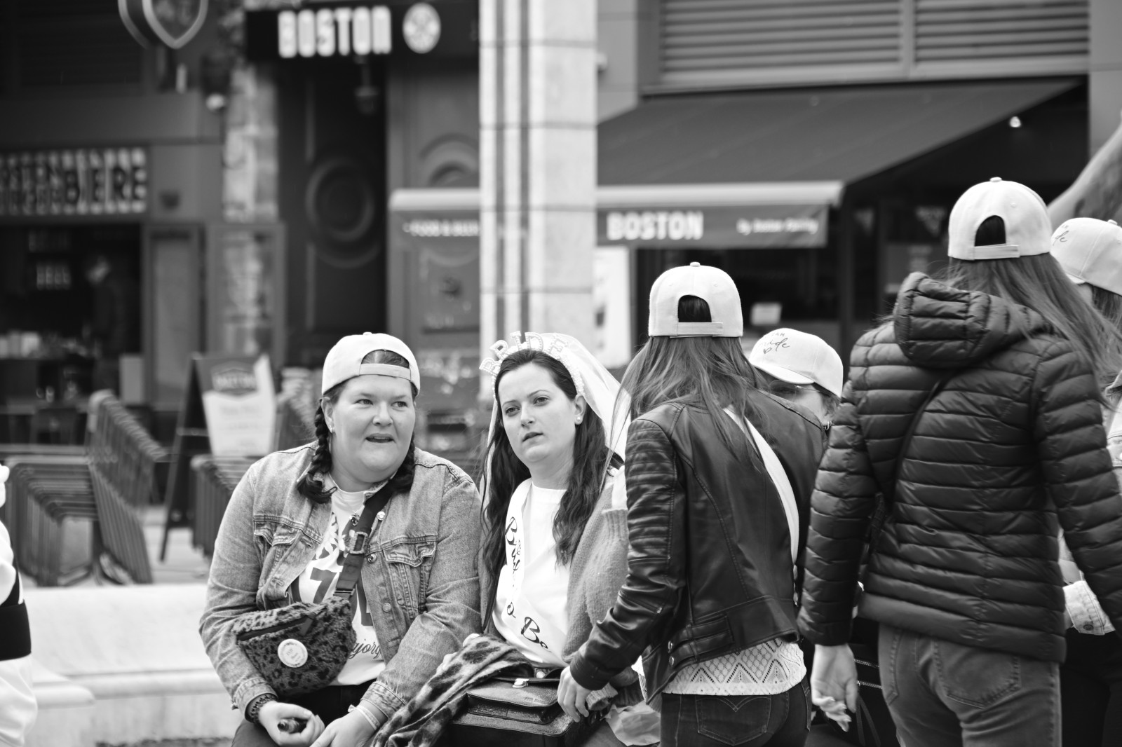 Merci encore LSP! Pour cette sortie… voilà le résultat de mes créations lors de la sortie aujourd’hui 16 mai… Quelques photos de rue, de gens dans Lyon sous le thème de chasseur/pecheur…. Et bien j’ai moins de patience que je pensais du coup je dirais que je suis plus chasseuse!