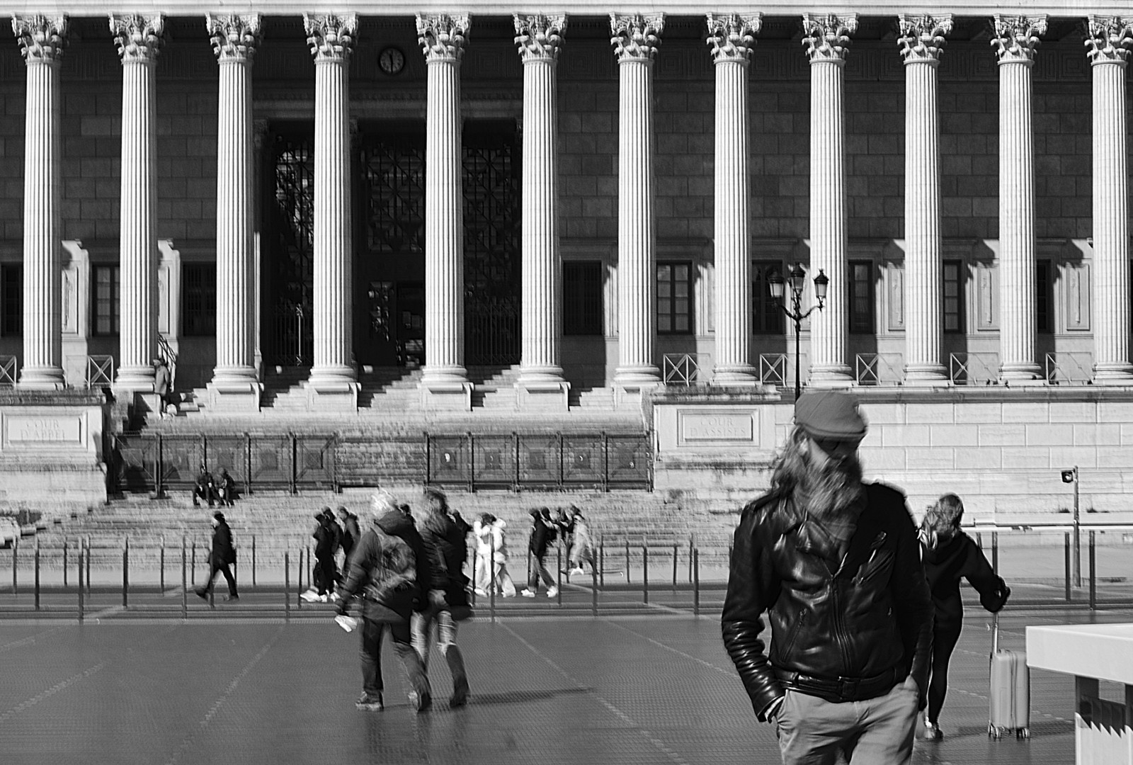 Le palais de justice, un équilibre fragile entre contrôle et liberté !