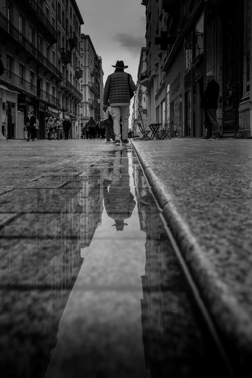 Un jour de pluie rue Victor Hugo