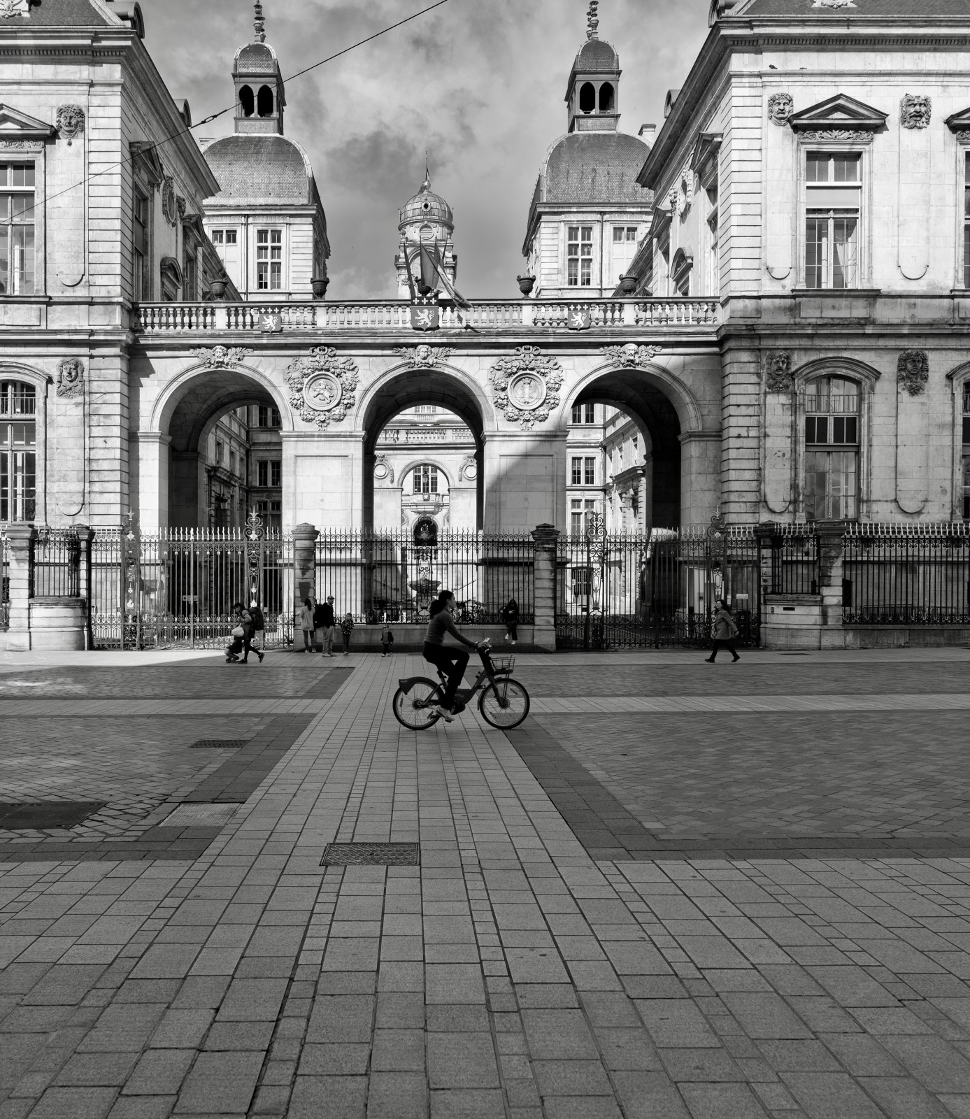 Bonjour tout le monde, une petite série avec des photos en vrac prisent sur plusieurs sorties en solo , leur seul point commun est le lieu  : la belle ville de Lyon.