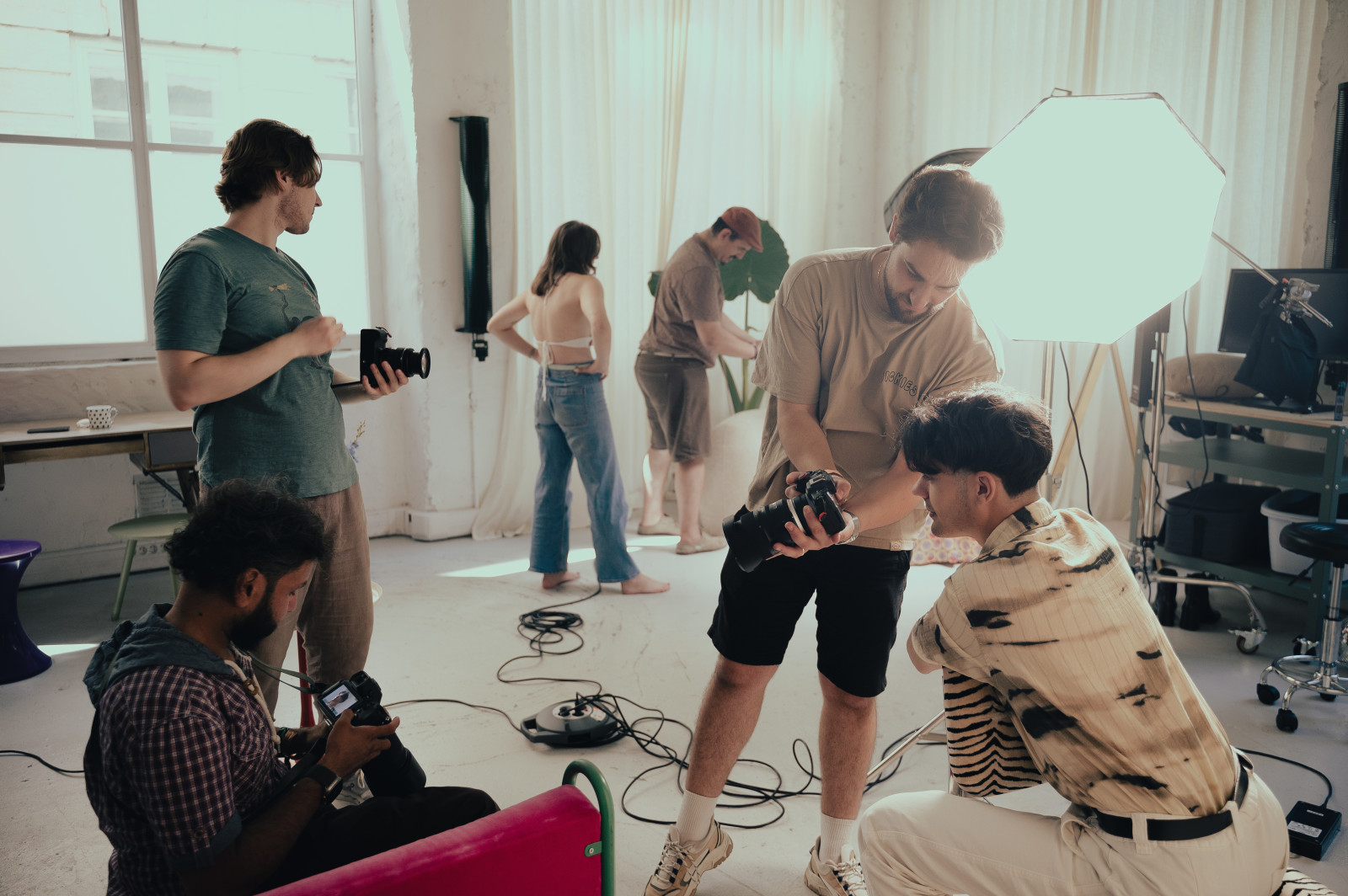Atelier portrait en compagnie de nos participants. Un vrai plaisir à organiser et à vous accompagner dans vos réalisations ! 📸🪩🕺