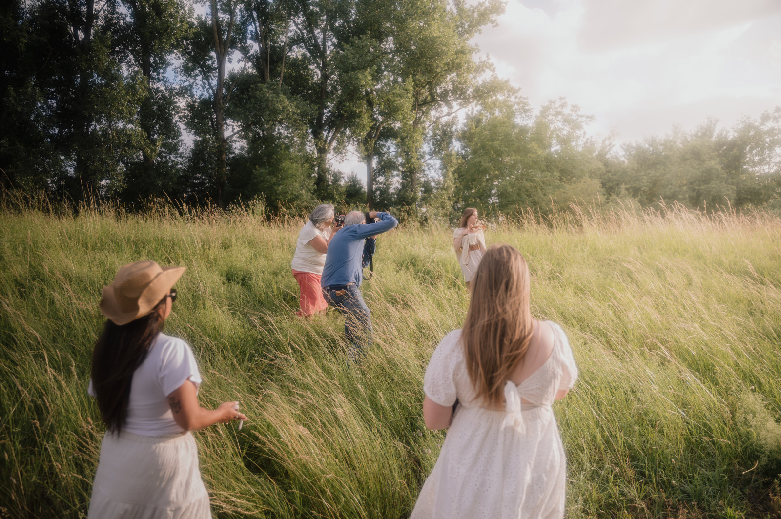 Merci à tous les participants de cet atelier portrait printanier. 💐

J'ai vraiment apprécié ce moment partagé avec vous !

À bientôt sur d'autres événements photo 📸