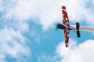 Final des 25 ans d'action de l'Association "Un Avion, Un Enfant, Un Rêve". Pour l'occasion, l'armée de l'air et de l'espace offre un énorme cadeau aux enfants et aux adultes handicapés, un show du RSD aux couleurs de 2026 et de l'équipe de voltige sur Extra 330SC.