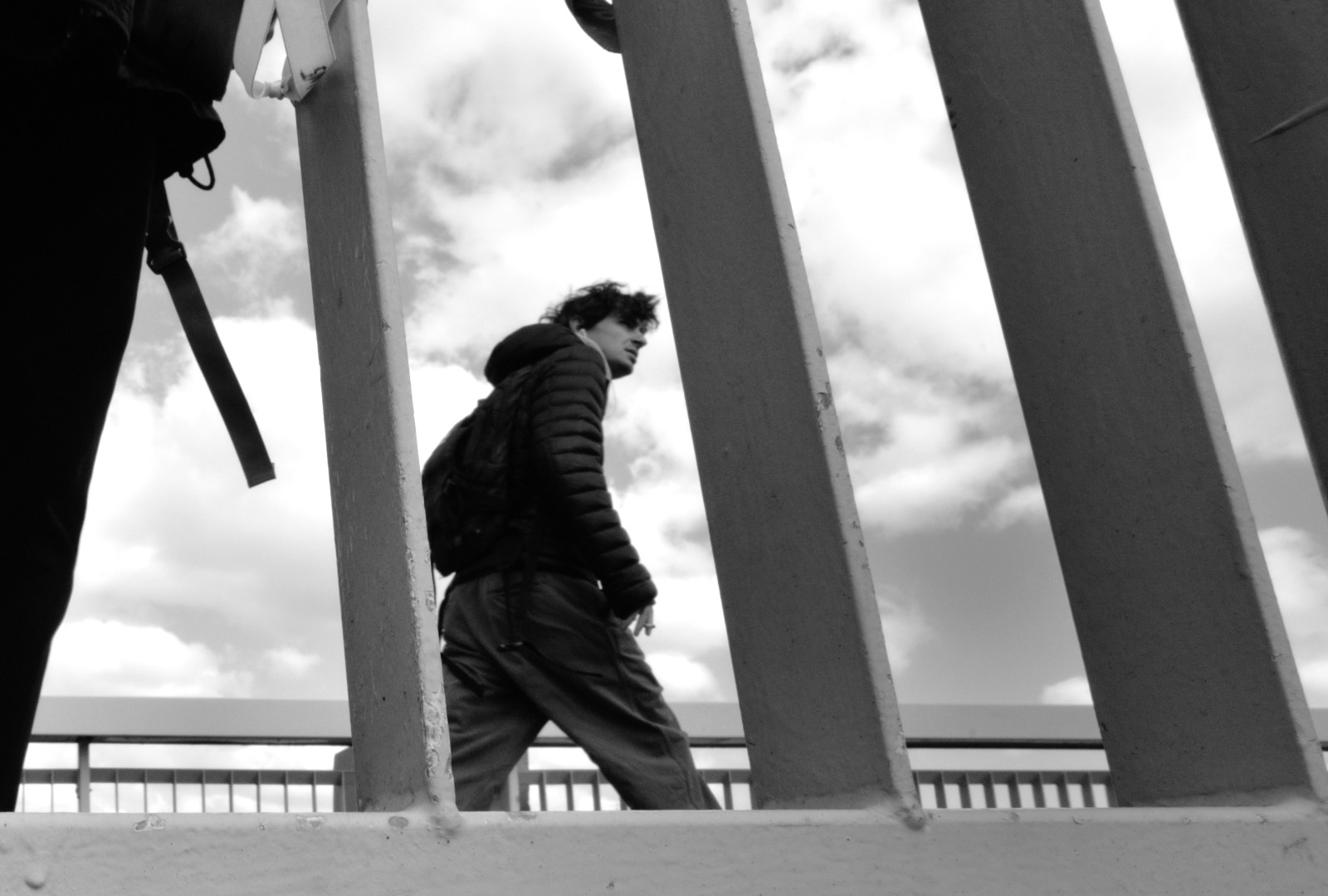 Le palais de justice, un équilibre fragile entre contrôle et liberté. Une passerelle peu-être ?