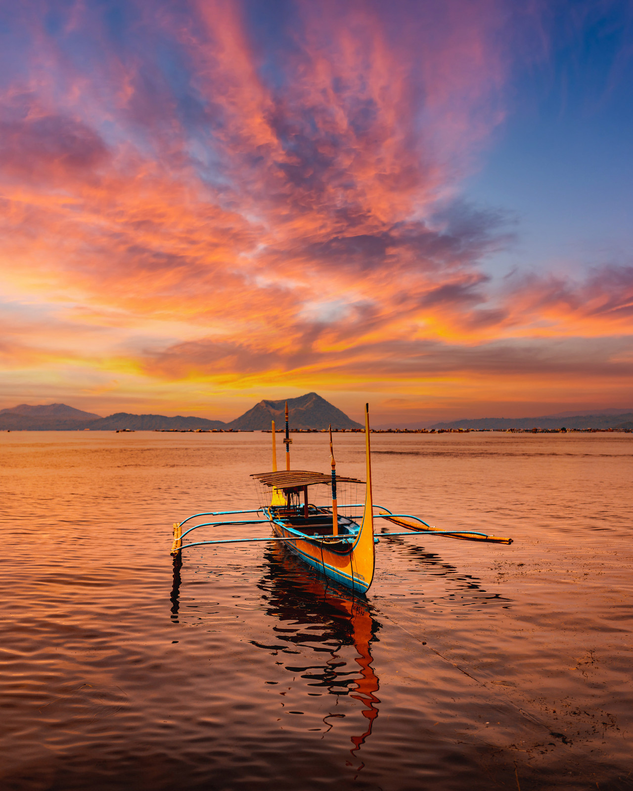 Petit échantillon de mon travail photo concernant les photos plus dans le style, nature et paysages :)

Photo 1 : Taal Lake, Philipinnes.
Photo 2 : Phare du Petit Minou, Plouzané
Photo 3 : Koror, Palaos
Photo 4 : Lac D'allos
Photo 5 : Empire State Building, New York
Photo 6 : Day To Night, Rome
Photo 7 : Meneham, Kerlouan
Photo 8 : Pors Carn, Saint-Guénolé