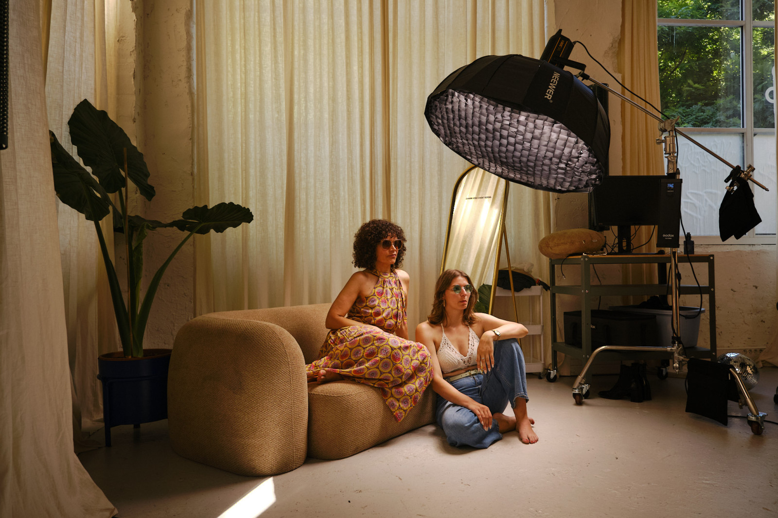 Il y a quelques jours, j'ai participé à un atelier de photographie de portrait en studio. Un grand merci aux modèles et à l'équipe de Lyon Sortie Photo.