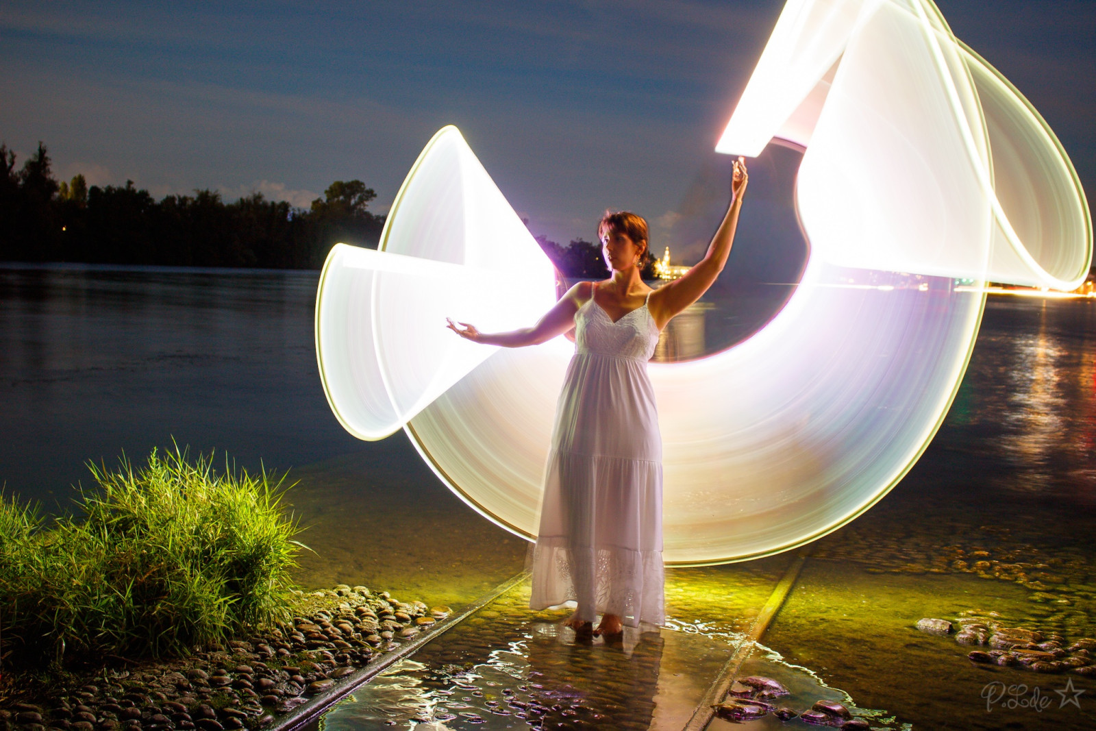 Voila la contribution à cette sortie lightpainting de vendredi soir ...