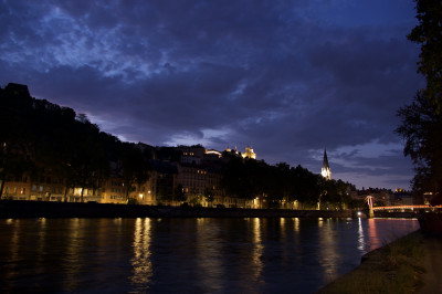 l'heure bleue du 19 aout 2026, côté sud, puis sur la basilique de Fourvière et sue le bas port de la passerelle. Une soirée sympathique entre passionnés.