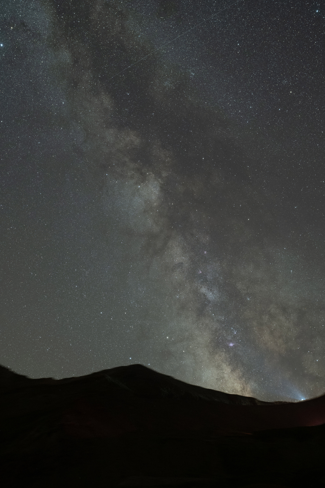 Avant — Encore un peu d'astrophoto ! Un petit Avant/Après en prévision du prochain Workshop Astrophoto du 12 Septembre ! 

Ici, un stack de 15 photos, 150secondes de pose par photo, f6.3 à 3200Iso, le tout avec un Z7 et un 35mm f1.4 ! Jme dis que j'aurais du baisser les iso au moins à 1600 + f4.5, mais même avec f2,8 j'aurais gagné 1,3stop ce qui m'aurait permis de voir encore plus de choses ! 

Bref j'ai des encore des tonnes de raws à traiter !
