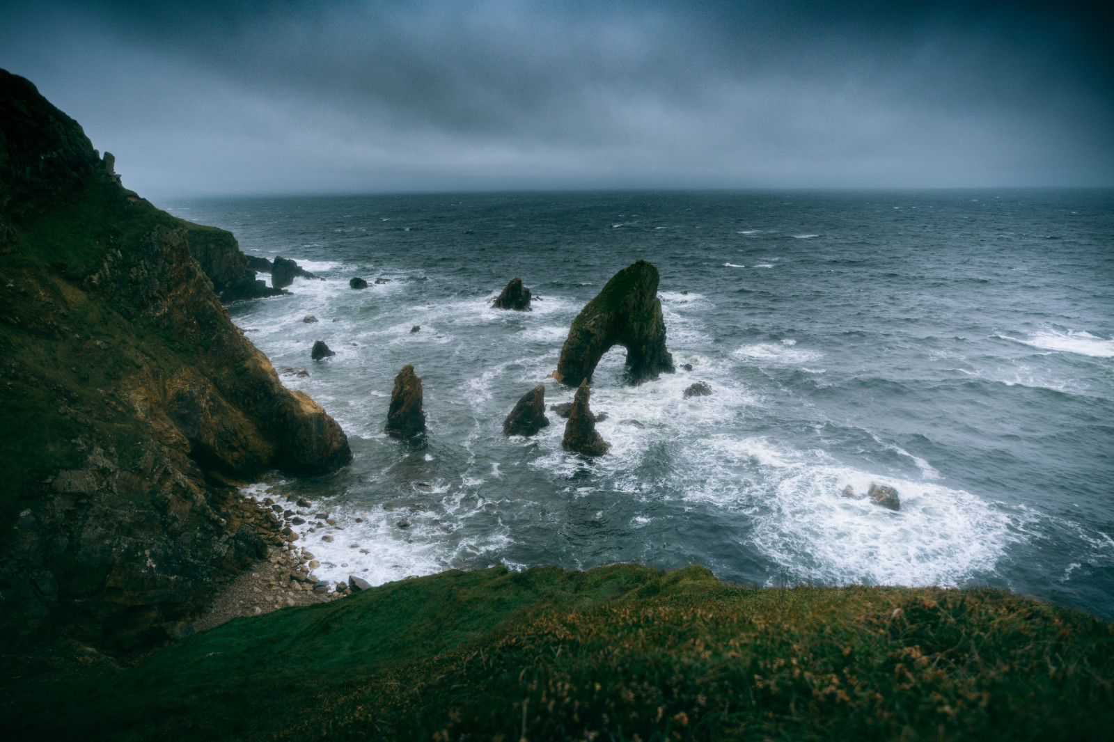 Histoire de voyager un peu, quelques photos issues d'un road trip en Irlande ! 

Photo 1 : Le Ben Bulben vue du ciel ! 
Photo 2 : La cote proche du Wee House of Malin, sur la route de Malin Head ! Une ambiance hors norme
Photo 3 : Le Grianán Ailigh (à prononcer 
Grianán of Aileach) , lieu plein de mémoire pour les irlandais.
Photo 4 : Crohy Head Sea Arch, conditions compliqués pour s'y rendre !
Photo 5 : Sur la route de Malin Head
Photo 6 : Vue sur l'Owenwee River
Photo 7 : Le mythique Down Patrick Head vu du ciel, une ambiance indescriptible ce jour la !