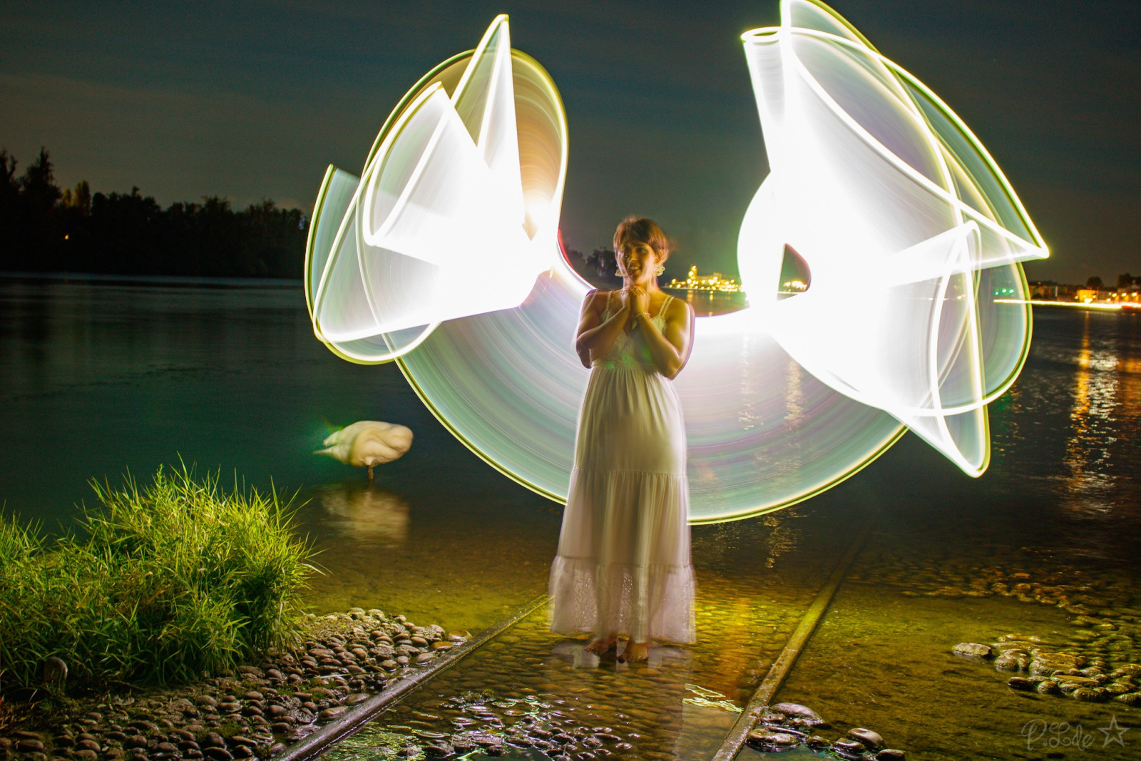 Voila la contribution à cette sortie lightpainting de vendredi soir ...