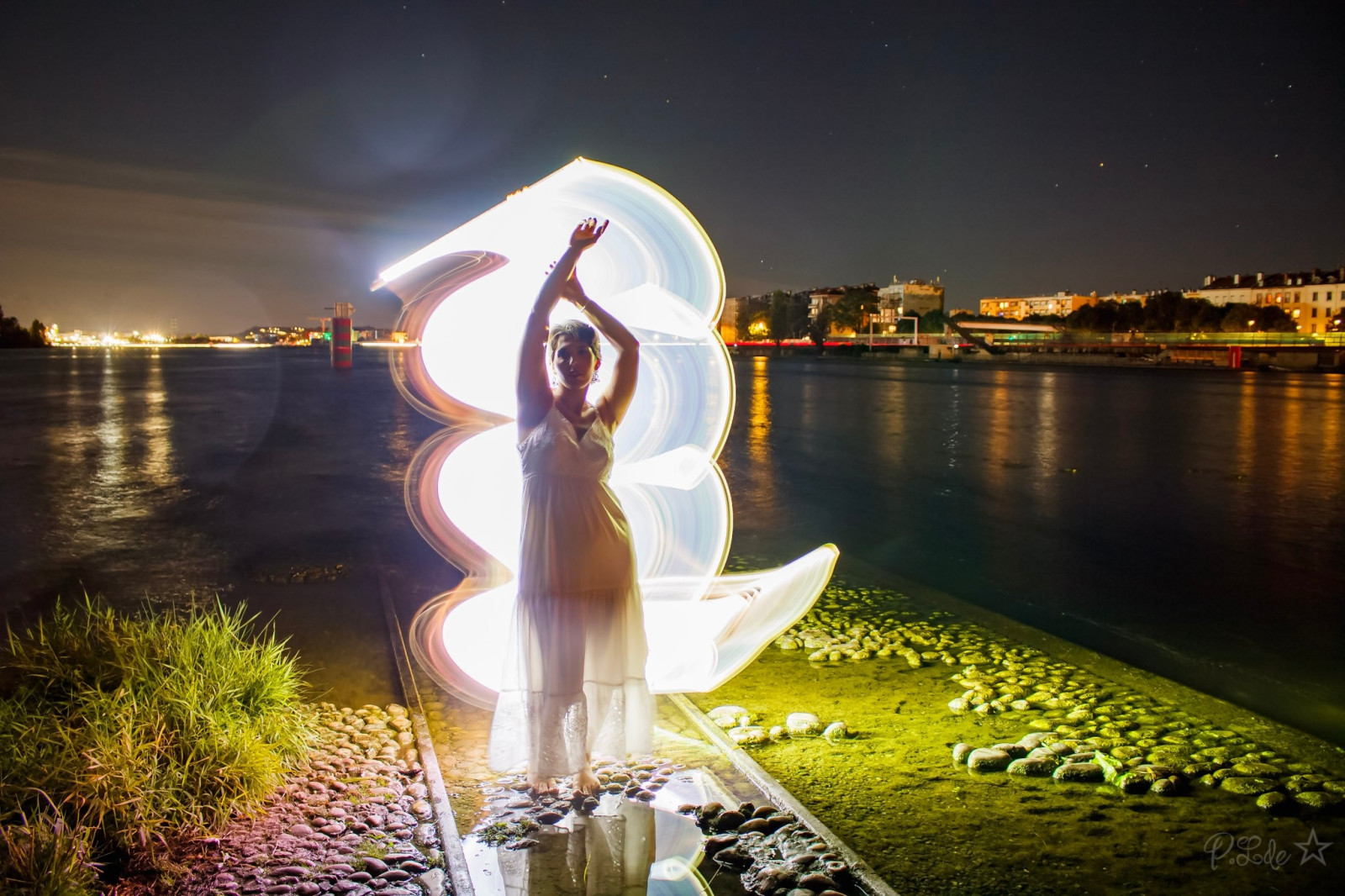 Voila la contribution à cette sortie lightpainting de vendredi soir ...