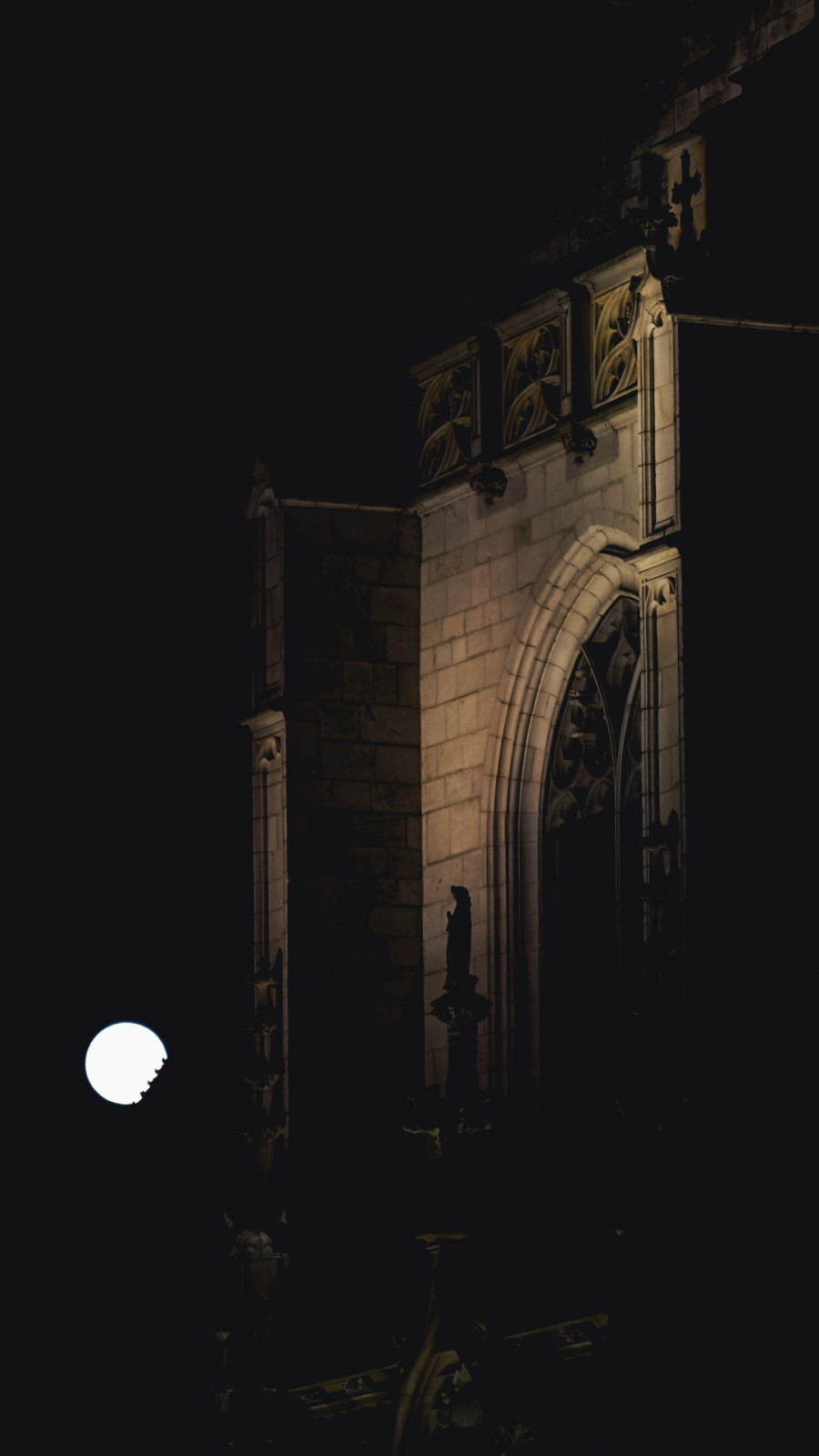 Deux photos Sont fusionnés . 
Monastère Royal de Brou 
Bourg en Bresse.