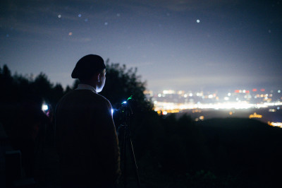 Des conditions pas évidentes hier soir lors du Workshop Astrophoto organisé sur le Pilat ! 

Des nuages capricieux et du vent pendant la soirée un peu fraiche, des photos qui sont dures à traiter mais c'est la dure loi de l'astrophoto ! Comme en témoignent ces quelques clichés.

Le principal étant que chacun dispose à présent du bagage nécessaire pour mieux comprendre le ciel, les conditions, les réglages, ainsi que la mise en station ! 

Merci à tous les participants, en espérant que la soirée vous à plu :)