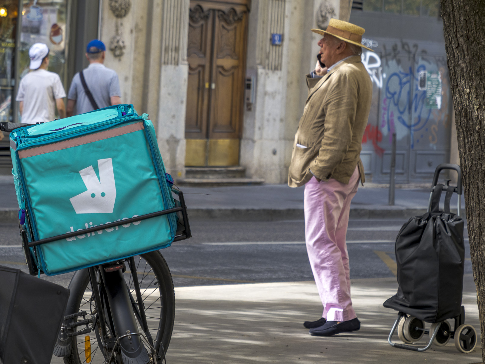 "... Allo ! deliveroo ???"