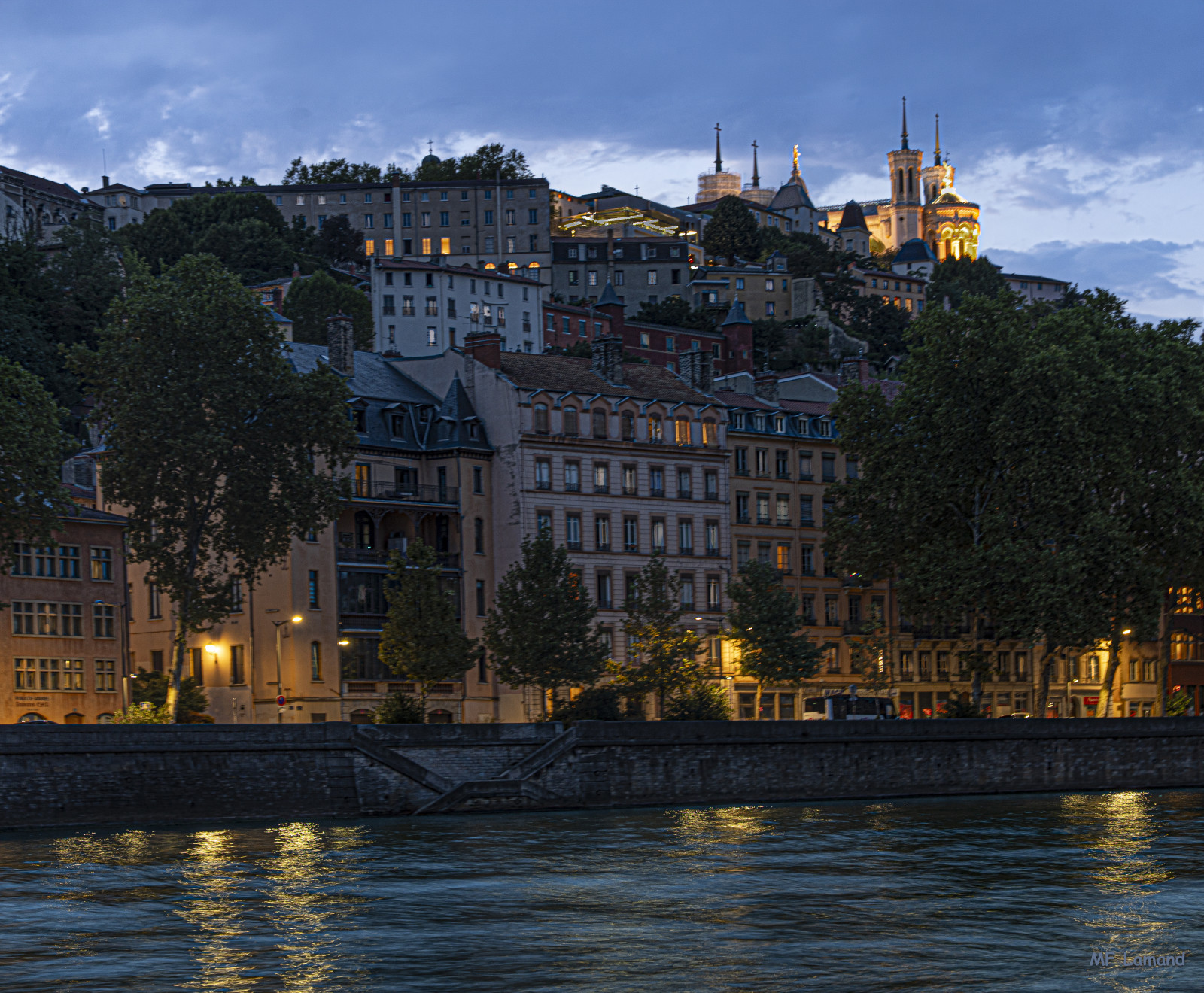 Photos en pose longue sur les quais de Saône avec LSP LE 19 août 26.