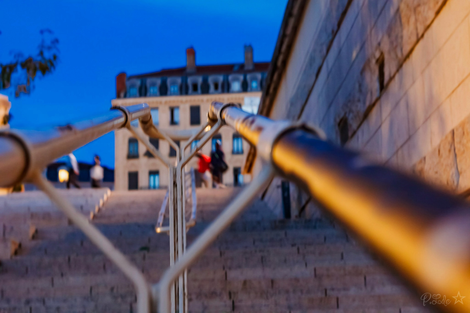 « Nul ne peut atteindre l'aube sans passer par le chemin de la nuit. » — ~ Khalil Gibran ~ 

2ème partie