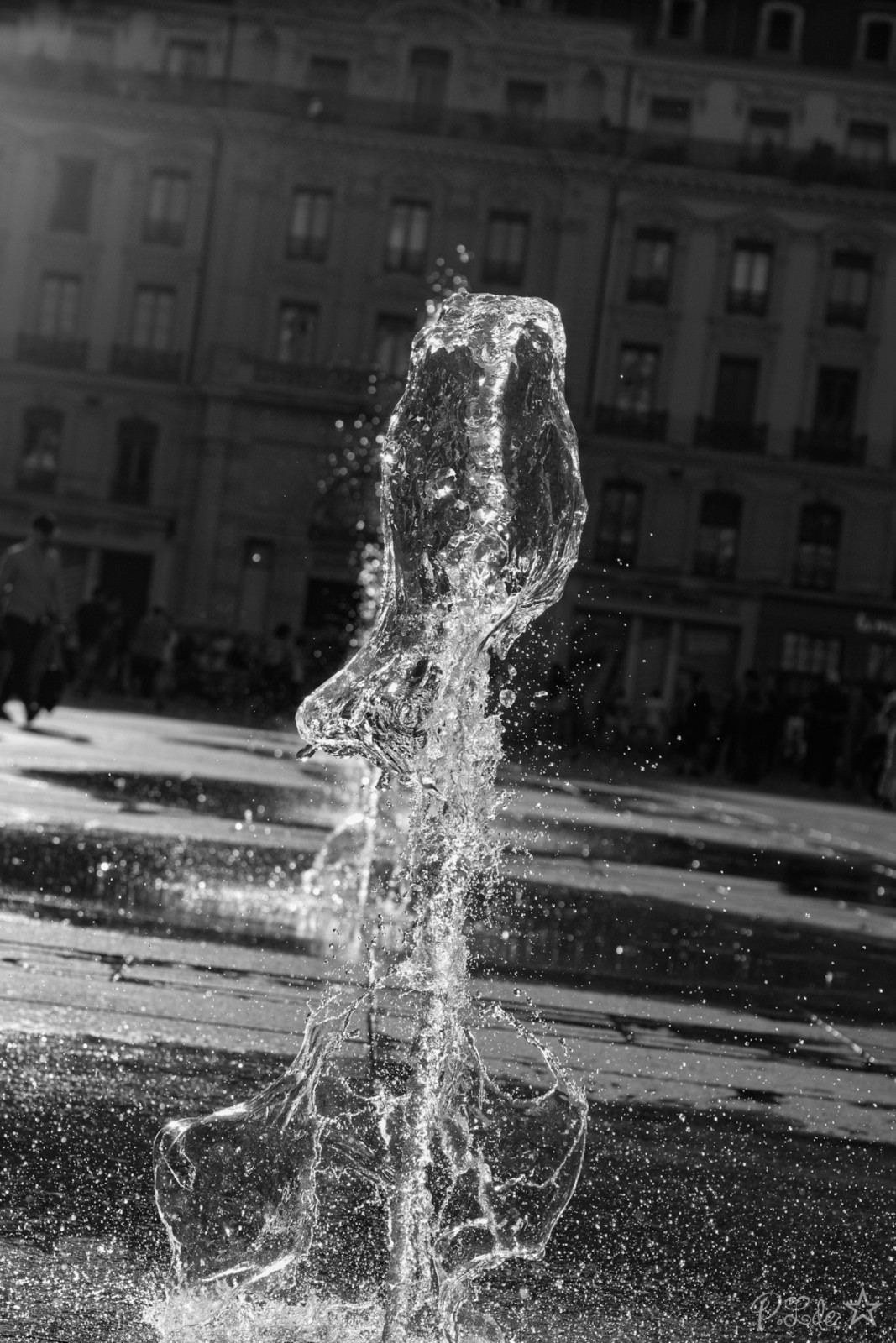 Sortie Street Photo aux Terreaux..
Belle rencontre avec des nouveaux même si je n’ai pu prolonger: boulot oblige et beaux partages .. 
Merci à tous .. et merci comme d’hab @nicolasnavrot et @Kaito 

Un peu déboussolée, ayant pris le plis des sorties à thème.. donc, ne changeons pas nos habitudes .. 
J’espère que tous ces sorties initiatives portent leurs fruits ... même si je suis fière de certains résultats et là c’était pas gagné  car j’etais repartie pas trop contente de moi ... 
Petite série  avec les jets d’eau