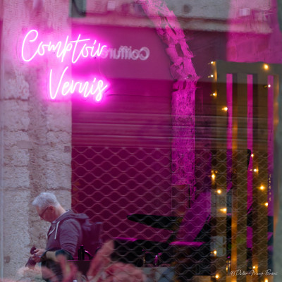 Le mérite c'est d'essayer mais visiblement je suis encore très loin de la vision de Saul Leiter mais je me suis bien amusé , merci pour cette belle ambiance .